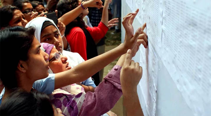 পাসের হার কমেছে ১৫ শতাংশ